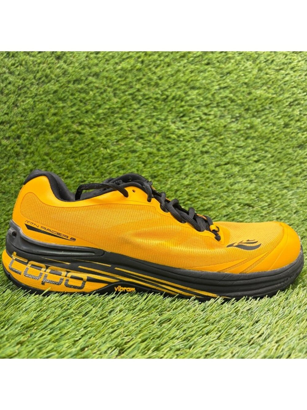 Topo MTN Racer 2 Mens Size 9 Yellow Black Athletic Trail Running Shoes Sneakers